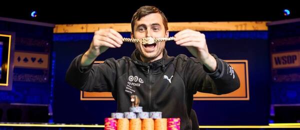 Martin Kabrhel má náramek z WSOP 2025 v Las Vegas