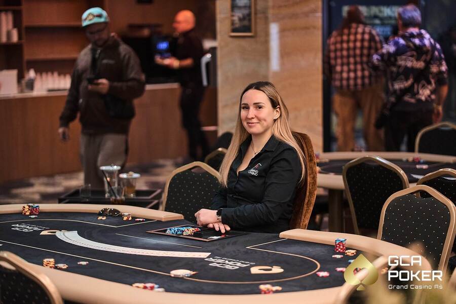 Dealerka v&nbsp;GCA už vyhlíží hráče festivalu Angry Dice Poker