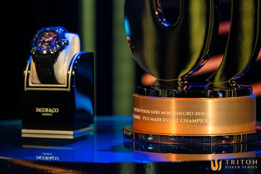 Hodinky a&nbsp;trofej pro šampiona Main Eventu