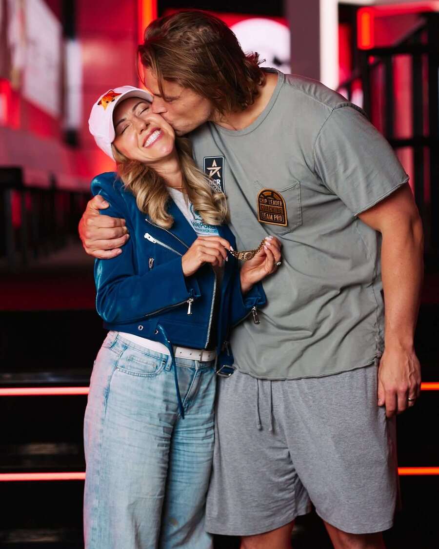 Kristen a&nbsp;Alex Foxenovi slaví výhru Kristen