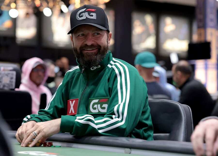 Daniel Negreanu nástrahy prvního dne $50K HR nepřekonal
