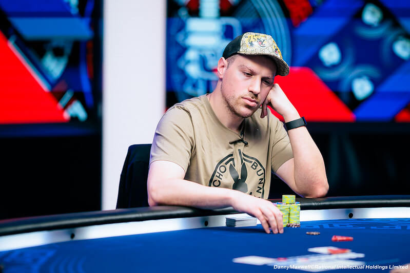 Artur Martirosian smolným bubble boyem WSOP $100k High Rolleru