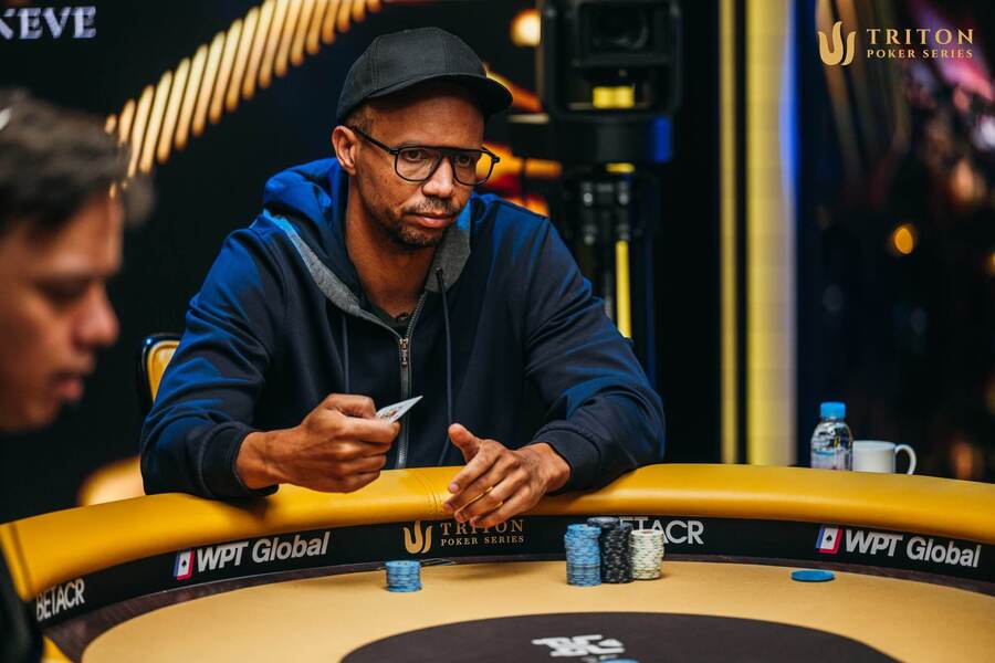 Legendární Phil Ivey postupil do finále $250 Super High Rolleru