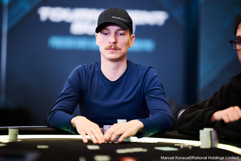 Jakub Štěrba zabalil postoupový stack v&nbsp;$2.500 Feezeoutu