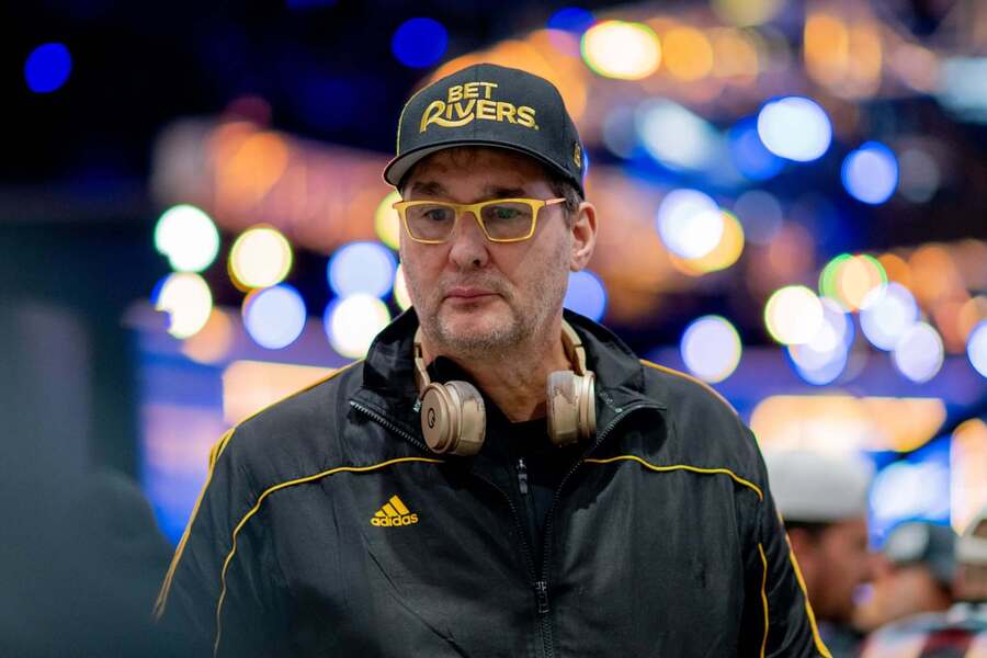 Na další náramek útočí také Phil Hellmuth
