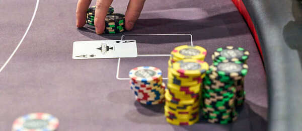 Chipy v High Stakes Poker od PokerGO.com