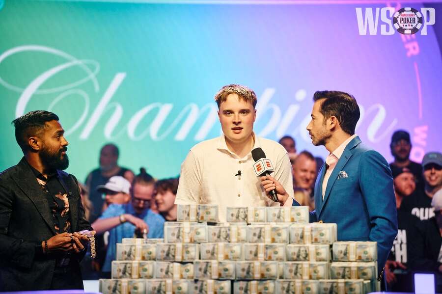 Lucas Jumalon po výhře v&nbsp;Main Eventu WSOP 2026