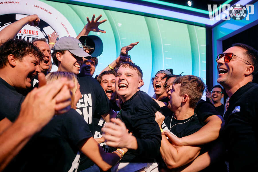 Lucas Jumalon se raduje z&nbsp;vítězství v&nbsp;Main Eventu WSOP 2026
