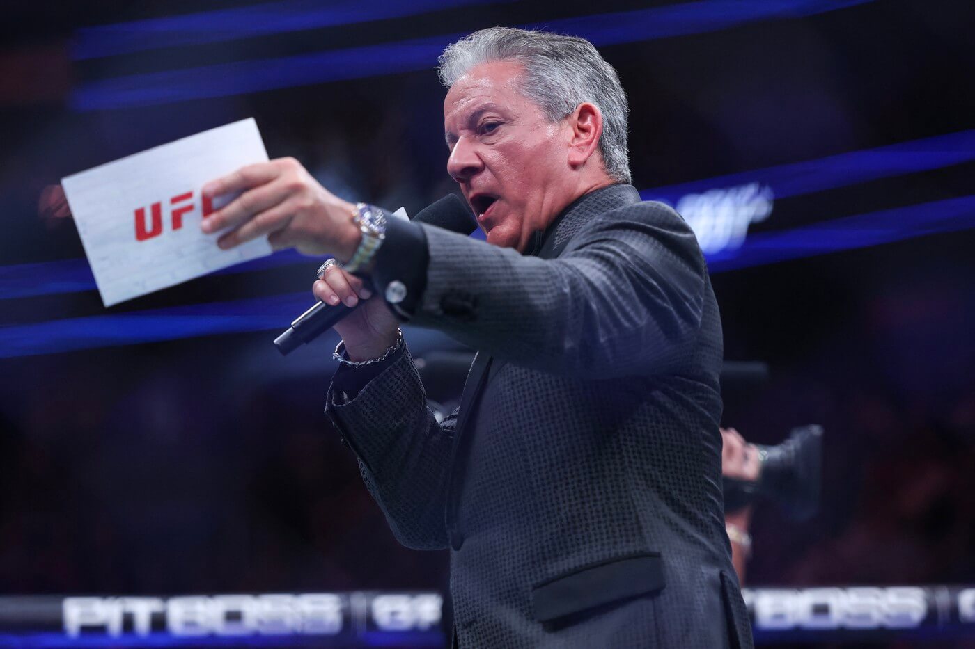 Slavný hlas UFC zápasů Bruce Buffer