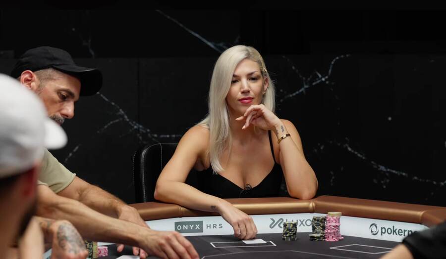 Přítelkyně Roba Yonga si vyzkoušela high-stakes cash game