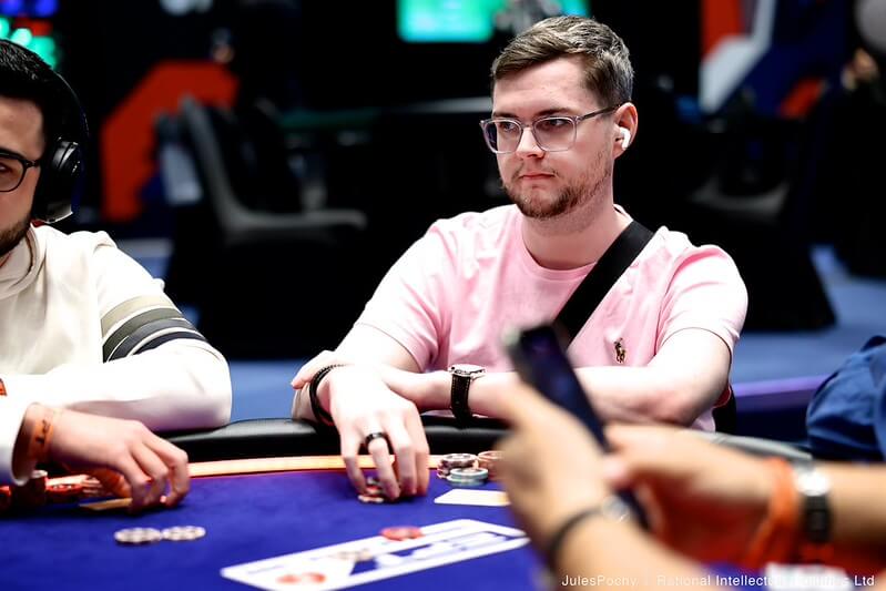 Jamie Dwan musel překonat jen 6 soupeřů