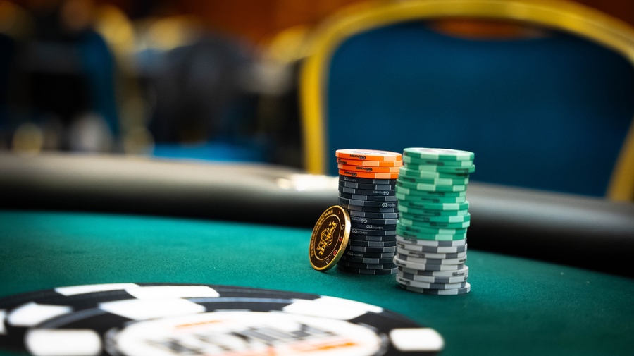 Z malé cash game se může stát mnohem dražší hra