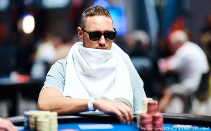 Manuel Ferrari chipleaduje EPT Barcelona Main Event