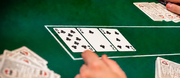 Jak hrát, když přijde monotónní flop, radí pokerový kouč