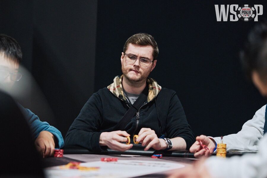 O prsten bojuje také Jamie Dwan