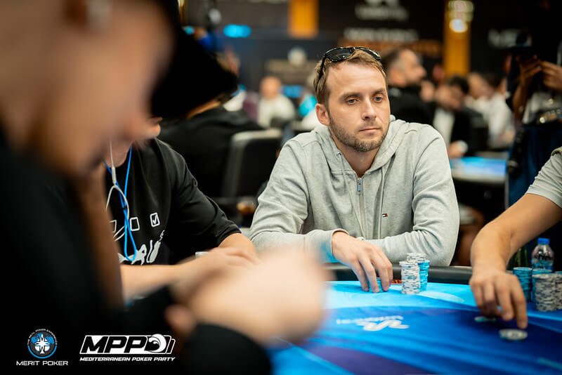 Ondřej Drozd je chipleaderem 1B Main Eventu