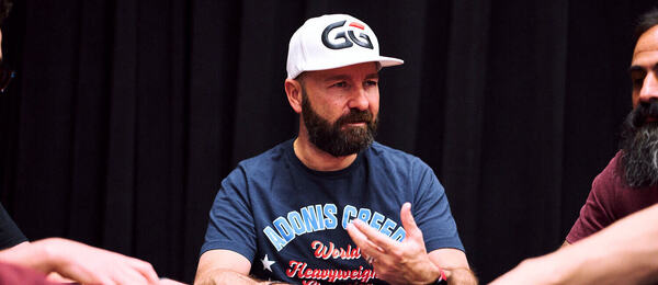 Daniel Negreanu přenocuje jako chipleader