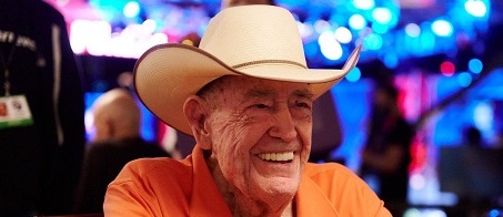 Doyle Brunson během Main Eventu WSOP 2021 na POkerGO.com